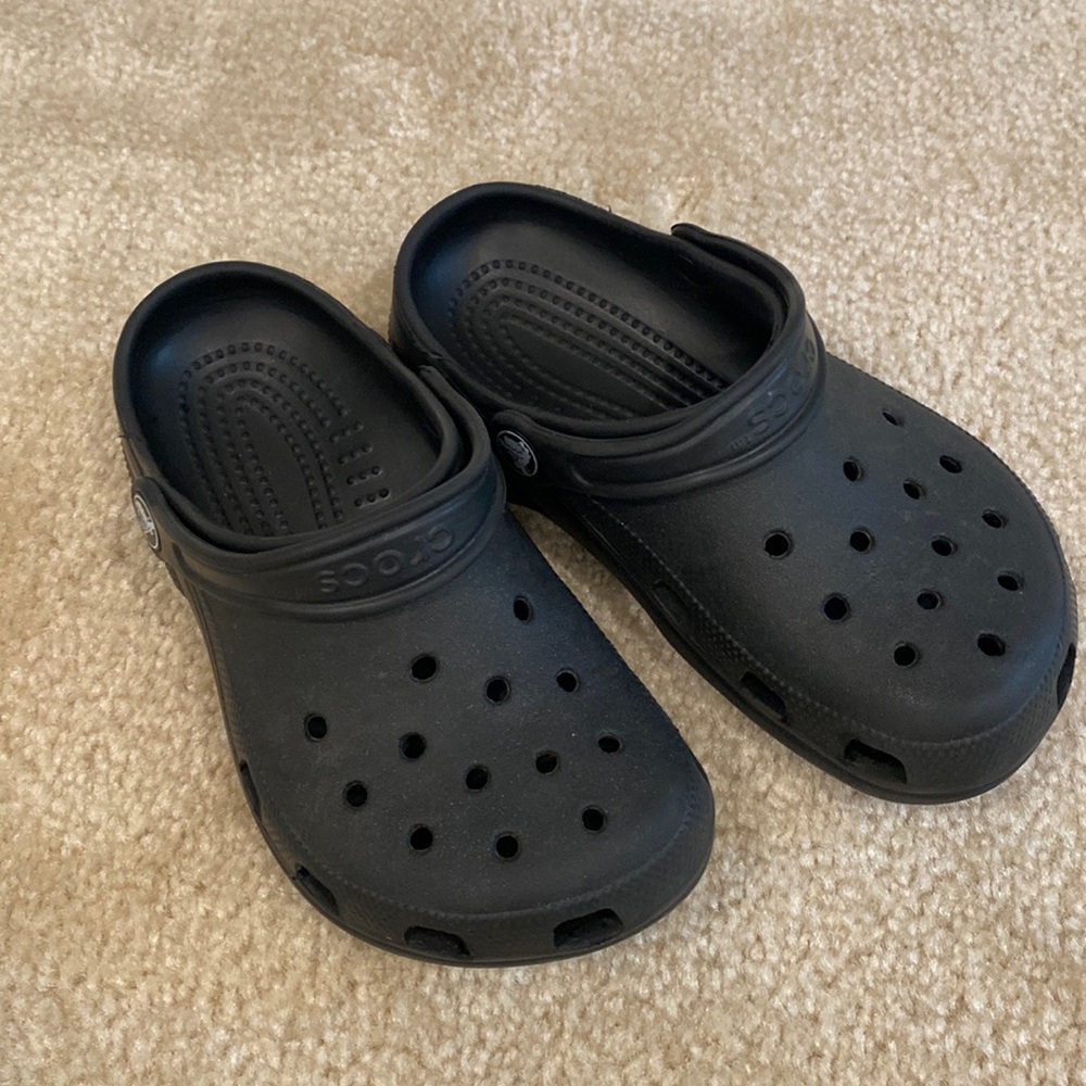 Black crocs